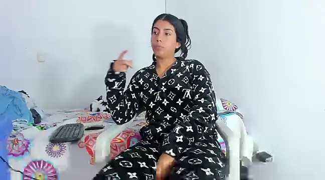 skinnyanai2 online show from 03/18/25, 02:06