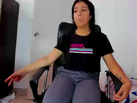 skinnyanai2 online show from 12/19/25, 03:14