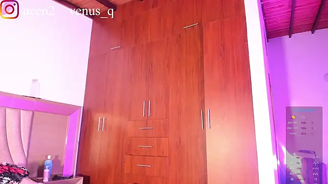 Snapshot of Venus_queenn chatting on 10/01/25, 02:27 Venus queenn online show from 10/01/25, 02:27