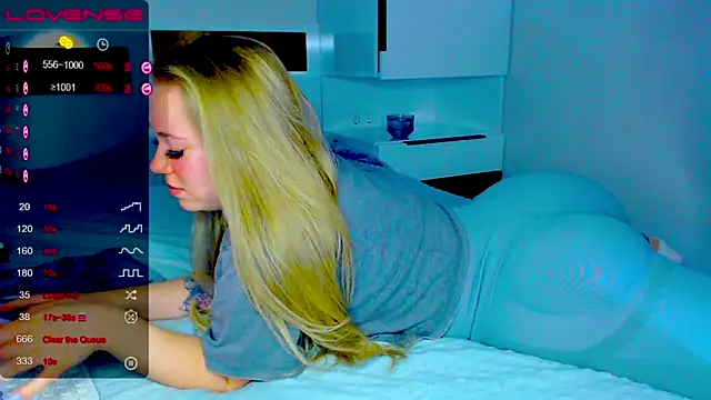 kitti kaattt online show from 11/29/25, 10:15