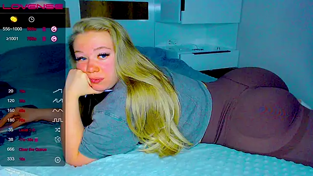 kitti kaattt online show from 11/18/25, 03:32