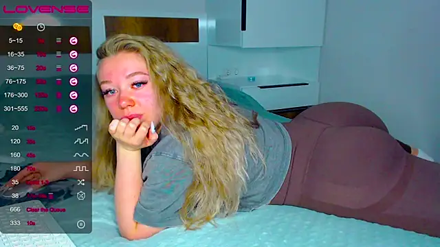 kitti kaattt online show from 09/21/25, 04:06