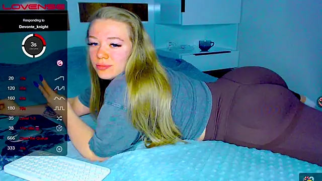 kitti kaattt online show from 10/19/25, 03:31