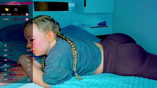 kitti kaattt online show from 10/25/25, 04:11