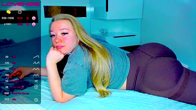 kitti kaattt online show from 11/25/25, 10:37