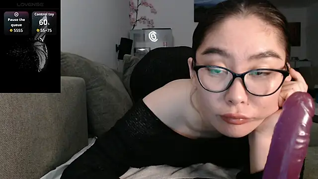 Kunimitsuu  online show from 10/16/25, 10:40
