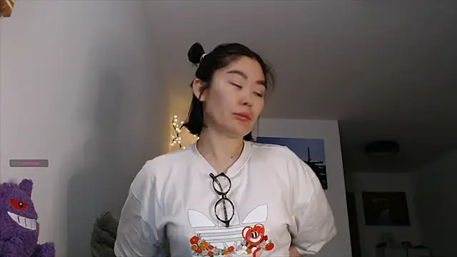 Kunimitsuu  online show from 10/05/25, 11:06