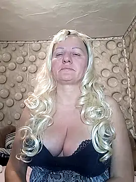 FameLara online show from 04/06/26, 10:55