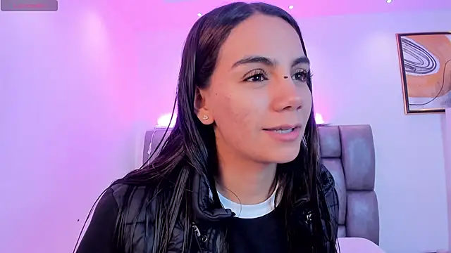 Snapshot of martina_mancini chatting on 12/17/25, 11:26 martina mancini online show from 12/17/25, 11:26