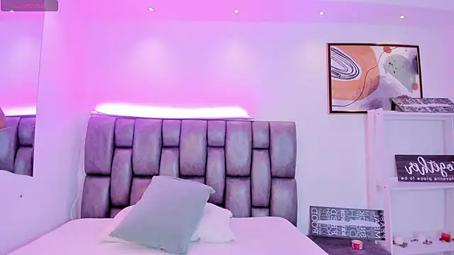 Snapshot of martina_mancini chatting on 09/24/25, 01:39 martina mancini online show from 09/24/25, 01:39