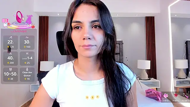 Snapshot of martina_mancini chatting on 10/19/25, 12:41 martina mancini online show from 10/19/25, 12:41