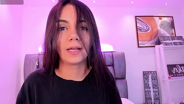 Snapshot of martina_mancini chatting on 10/23/25, 02:27 martina mancini online show from 10/23/25, 02:27