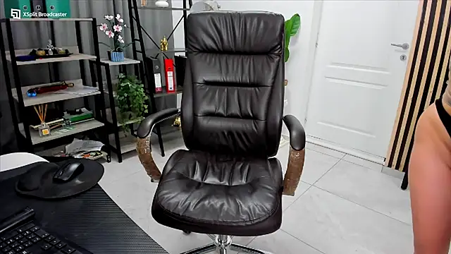 Snapshot of fireflowers_ chatting on 02/20/25, 02:18 fireflowers online show from 02/20/25, 02:18