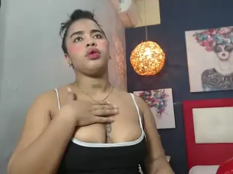Snapshot of AichaBrown chatting on 03/11/25, 05:02 AichaBrown online show from 03/11/25, 05:02