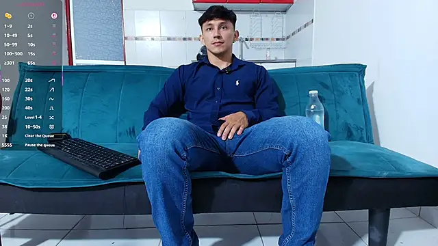 Snapshot of jacques_cardiet chatting on 06/18/26, 04:34 jacques cardiet online show from 06/18/26, 04:34