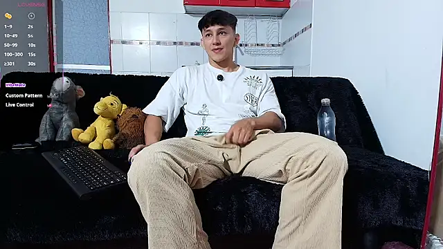 Snapshot of jacques_cardiet chatting on 05/06/26, 02:10 jacques cardiet online show from 05/06/26, 02:10