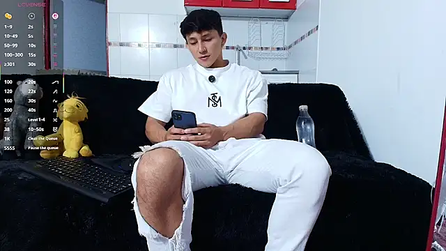 Snapshot of jacques_cardiet chatting on 05/01/26, 02:33 jacques cardiet online show from 05/01/26, 02:33
