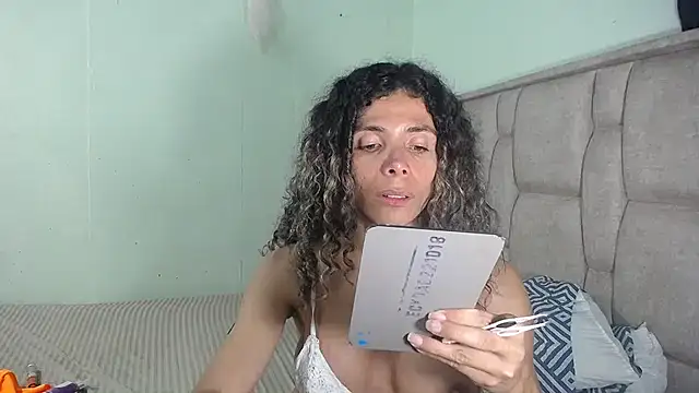Snapshot of Nadia_Monroe chatting on 12/28/24, 08:36 Nadia Monroe online show from 12/28/24, 08:36