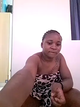 Snapshot of creamy_shaah chatting on 02/12/25, 04:00 creamy shaah online show from 02/12/25, 04:00