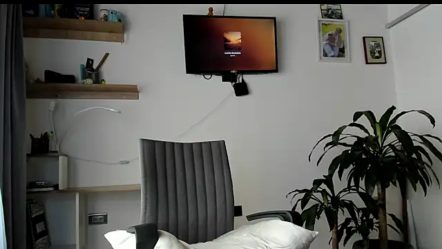 Snapshot of manucute_23_ chatting on 02/17/26, 03:31 manucute 23 online show from 02/17/26, 03:31