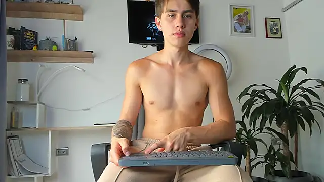 Snapshot of manucute_23_ chatting on 10/25/25, 04:51 manucute 23 online show from 10/25/25, 04:51