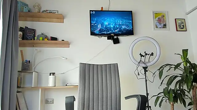 Snapshot of manucute_23_ chatting on 11/06/25, 03:16 manucute 23 online show from 11/06/25, 03:16