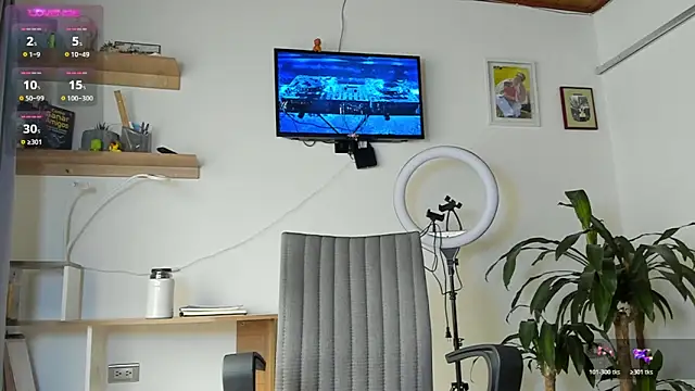 Snapshot of manucute_23_ chatting on 10/31/25, 02:24 manucute 23 online show from 10/31/25, 02:24