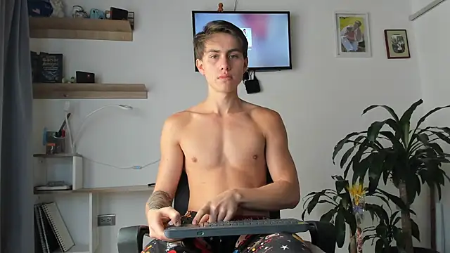 Snapshot of manucute_23_ chatting on 02/13/26, 02:17 manucute 23 online show from 02/13/26, 02:17