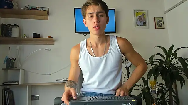 Snapshot of manucute_23_ chatting on 02/05/26, 03:30 manucute 23 online show from 02/05/26, 03:30