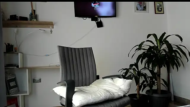 Snapshot of manucute_23_ chatting on 02/19/26, 03:20 manucute 23 online show from 02/19/26, 03:20