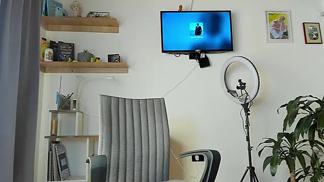 Snapshot of manucute_23_ chatting on 11/27/25, 03:23 manucute 23 online show from 11/27/25, 03:23