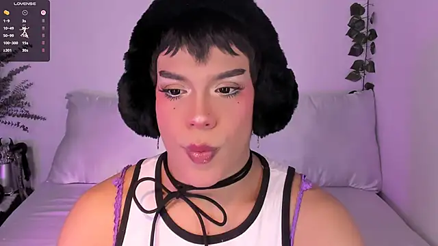 Snapshot of Danigio chatting on 11/25/25, 02:45 Danigio online show from 11/25/25, 02:45