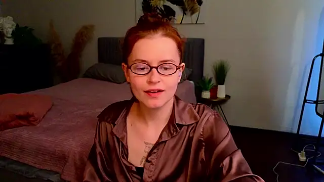 Snapshot of reb_luvng chatting on 09/09/25, 01:42 reb luvng online show from 09/09/25, 01:42