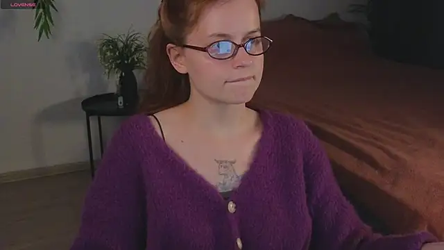 Snapshot of reb_luvng chatting on 10/07/25, 01:34 reb luvng online show from 10/07/25, 01:34