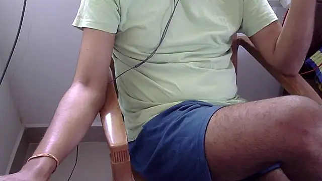 Snapshot of The_SHY_uncut chatting on 03/02/25, 05:54 The SHY uncut online show from 03/02/25, 05:54