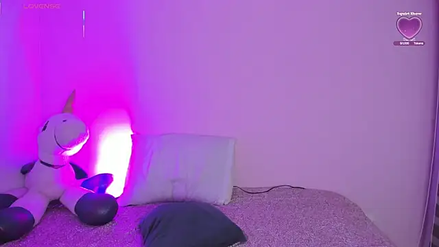 Oriana Guzman online show from 10/22/25, 02:55