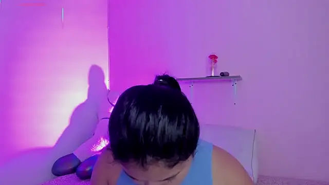 Oriana Guzman online show from 12/15/25, 10:59