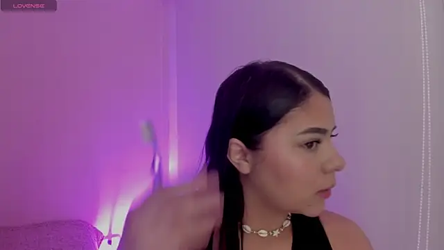 Oriana Guzman online show from 04/11/26, 02:41