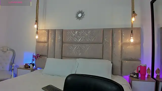 Oriana Guzman online show from 07/13/26, 12:43