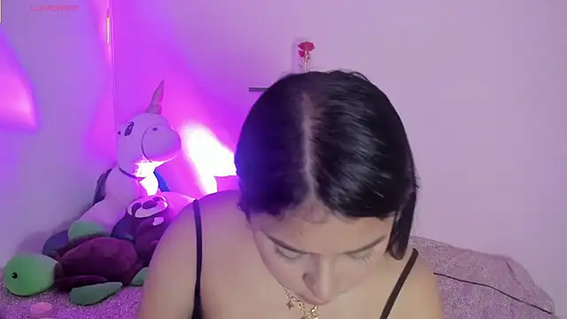 Oriana Guzman online show from 11/10/25, 01:54