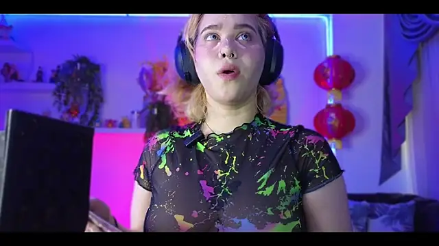 albaismynameX online show from 11/12/25, 12:20