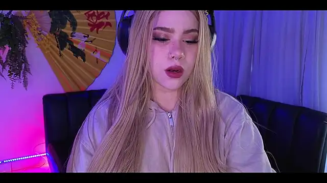 albaismynameX online show from 11/17/25, 12:09