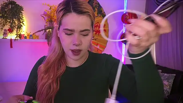 albaismynameX online show from 12/04/25, 12:15