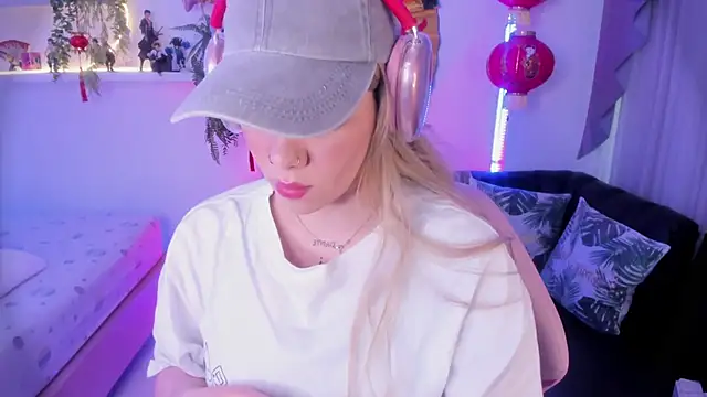 albaismynameX online show from 03/17/25, 12:14