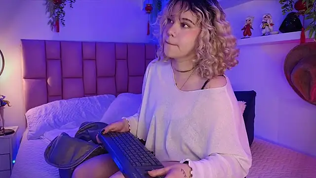 albaismynameX online show from 07/04/26, 12:11