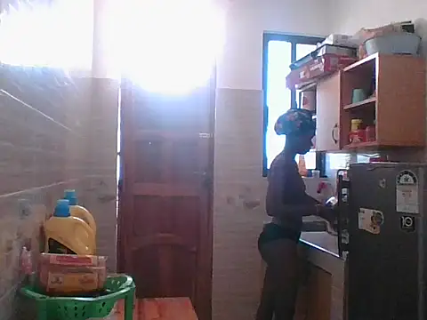 Snapshot of hotgal1112 chatting on 10/06/25, 08:48 hotgal1112 online show from 10/06/25, 08:48