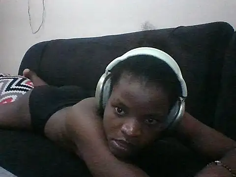 Snapshot of hotgal1112 chatting on 11/12/25, 09:18 hotgal1112 online show from 11/12/25, 09:18