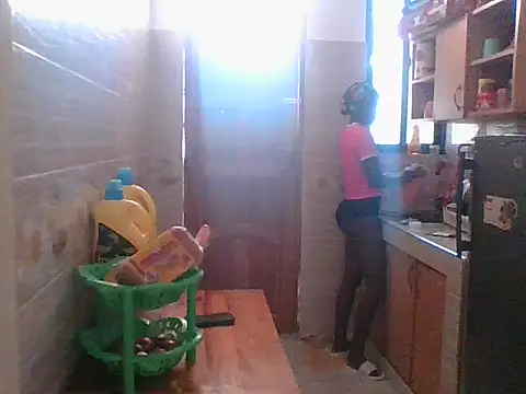 Snapshot of hotgal1112 chatting on 10/13/25, 10:28 hotgal1112 online show from 10/13/25, 10:28