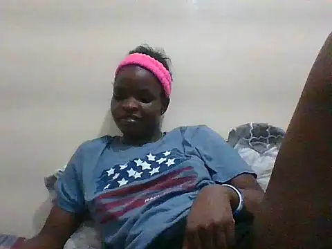 Snapshot of hotgal1112 chatting on 09/23/25, 09:33 hotgal1112 online show from 09/23/25, 09:33