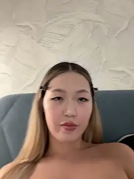 Snapshot of Aiko_Yumi chatting on 11/05/25, 11:19 Aiko Yumi online show from 11/05/25, 11:19